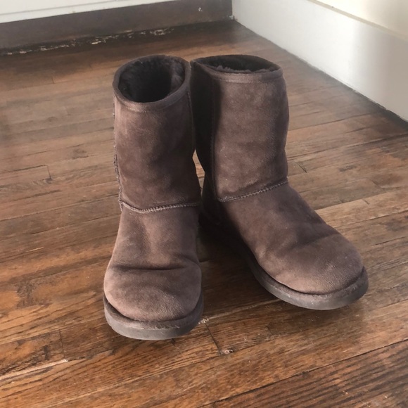 Chocolate Ugg Boots.. just in time for winter! - Picture 1 of 5